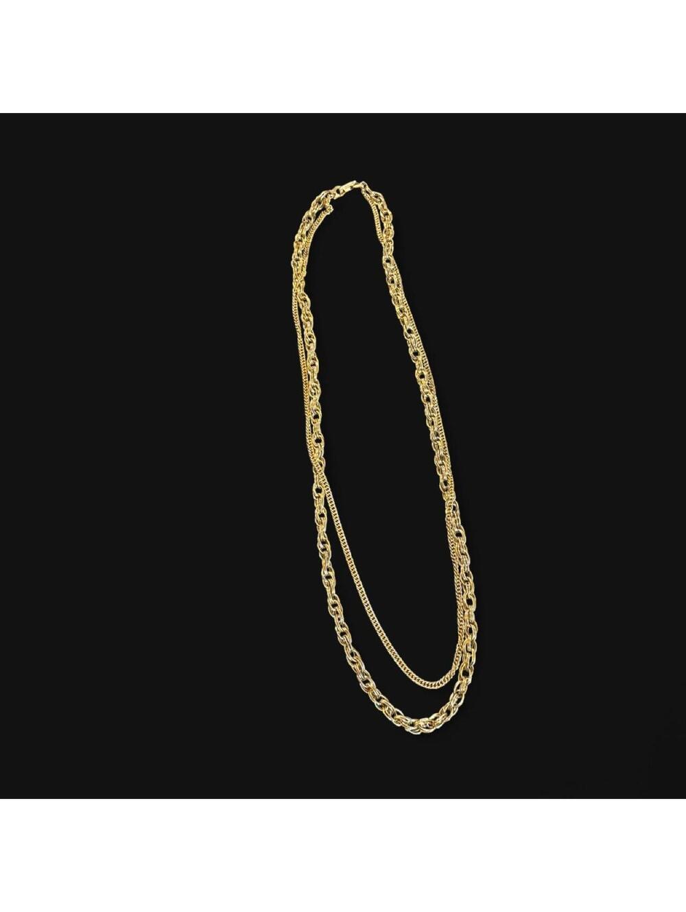This vintage gold-tone chain necklace features a chunky, textured rope design